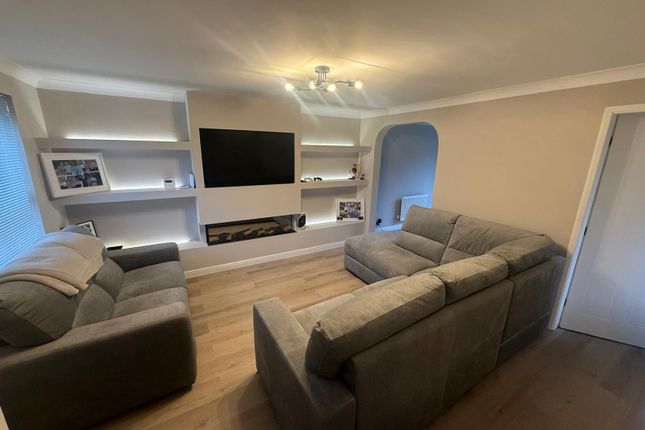 Skyes Crescent, Winstanley photo 2