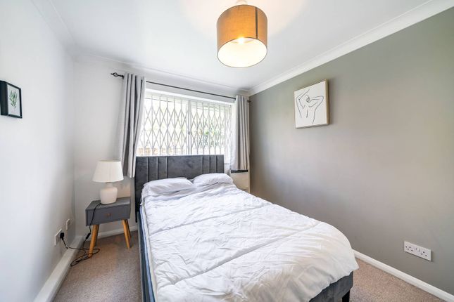 Flat for sale in Chaucer Drive, Bermondsey, London