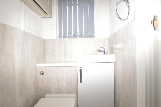 4, Shirley Square, Cleckheaton photo 5