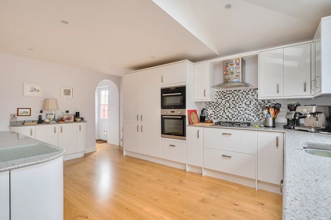 8, Lister Road, Wroughton photo 4