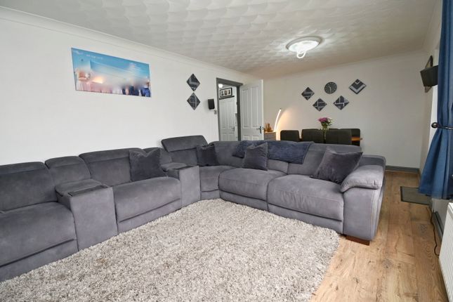 11, Elland Close, Barnsley photo 5