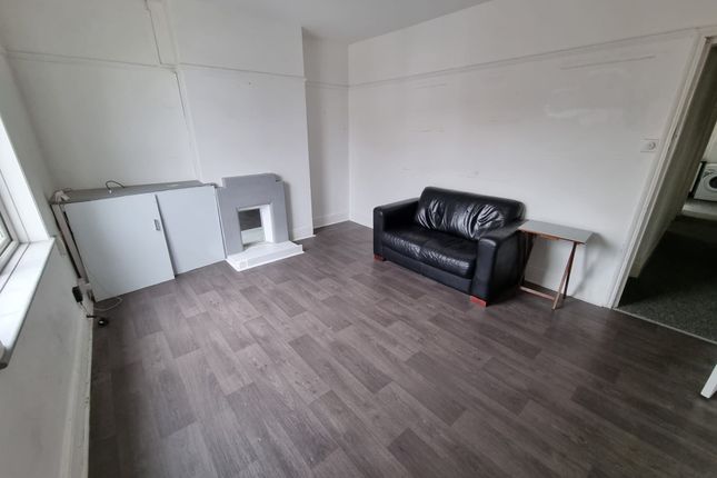 Flat to rent in Turner Road, Leicester