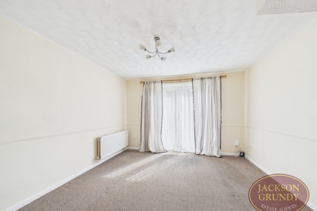90, Woodpecker Way, Northampton photo 3