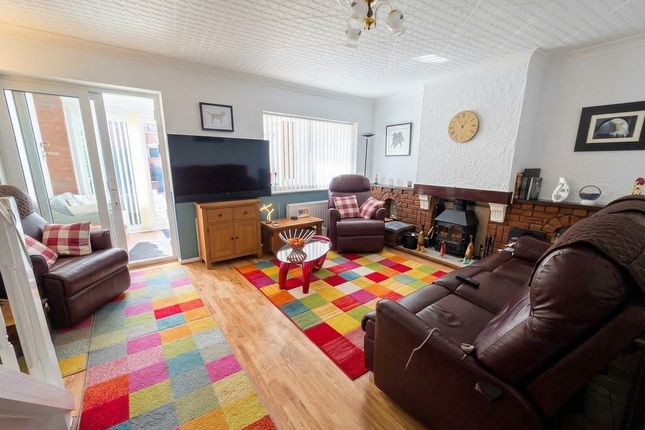 51, Joseph Luckman Road, Warwickshire photo 2