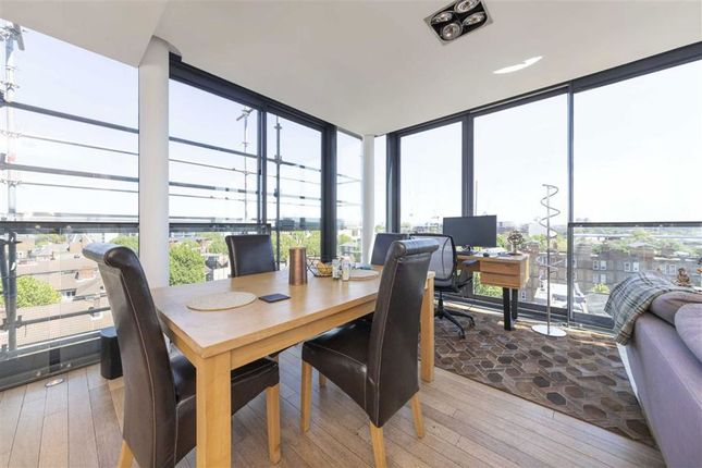 Flat 607, Block C, Green Walk, London photo 4