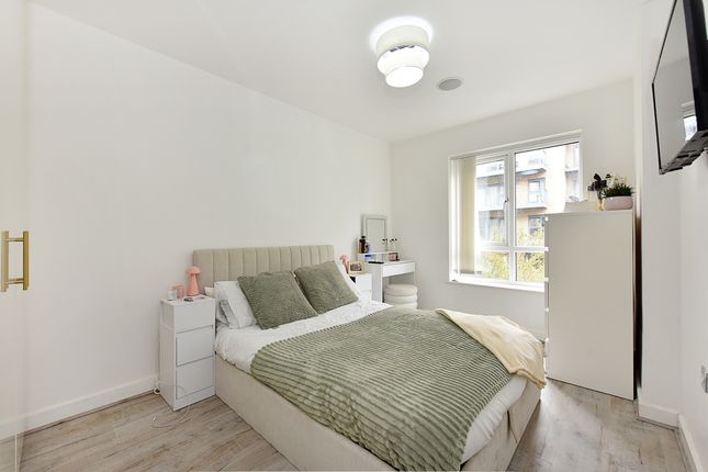 Emerald House, Commander Avenue, London photo 4