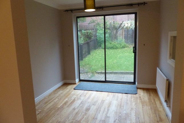29, Aspen Grove, Dewsbury, Dewsbury, West Yorkshire photo 3
