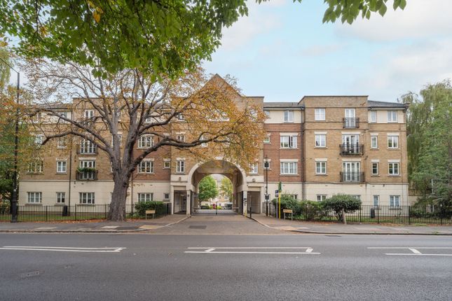 Bristowe Close, Brockwell Park photo 3