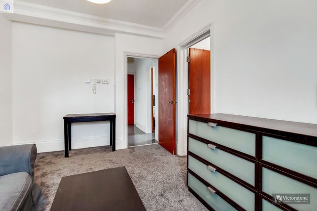 Flat to rent in Whitechapel Road, Whitechapel, London