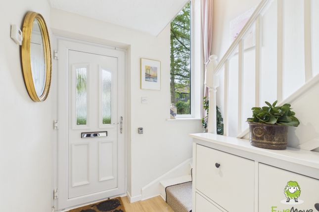 17, Pond Road Bramley, Tadley photo 2