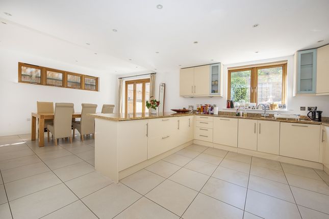 Orchard Villa, 21, Gomer Place, Teddington photo 2