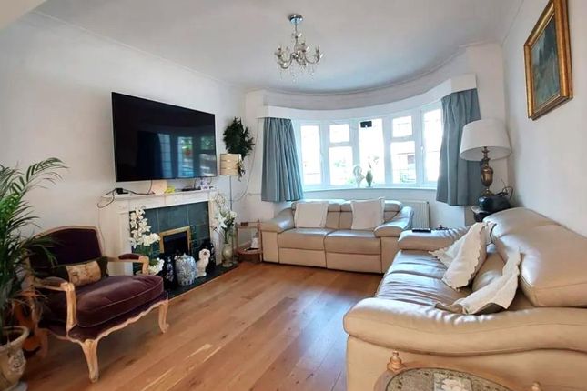 9, Uphill Grove, Mill Hill photo 4