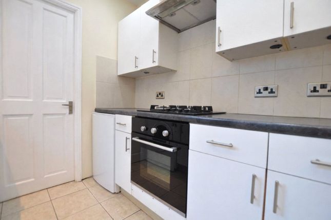 74, Highland Road, Aldershot photo 3