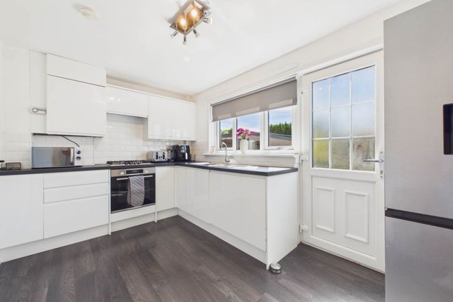 2, Thistle Gardens, Motherwell photo 4