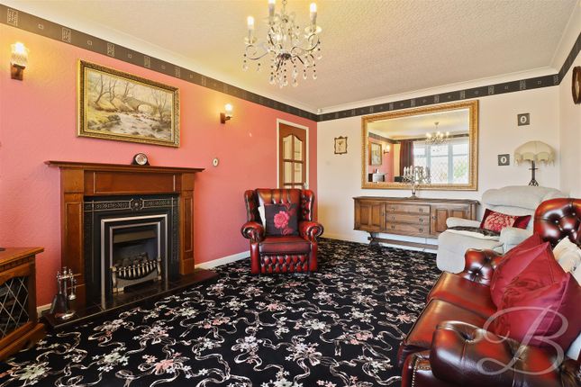 16, Farmfields Close, Chesterfield photo 3