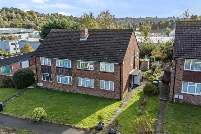 2-bed flat on 19, Darvell Drive, Chesham, £280,000