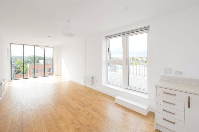 Thumbnail Flat to rent in 252 Bowes Road, London