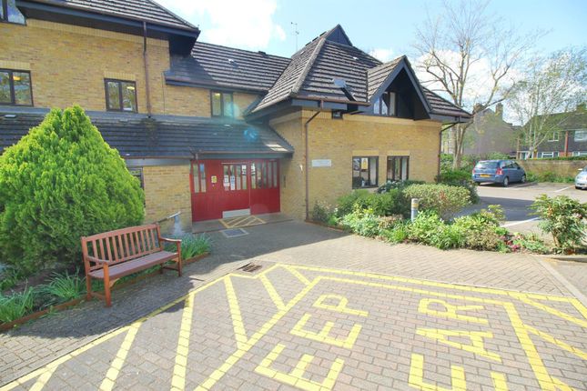 Property for Sale in Cheshunt - Buy Properties in Cheshunt - Zoopla