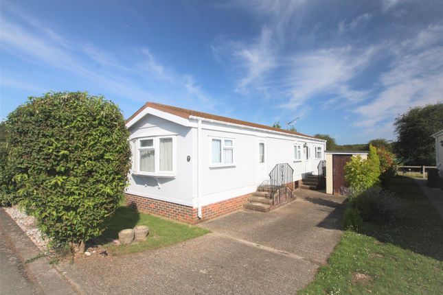 Mobile/park home for sale in First Avenue, Holly Lodge, Lower Kingswood, Tadworth