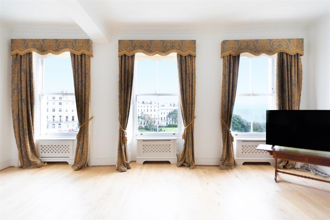 Flat for sale in Adelaide Crescent, Hove