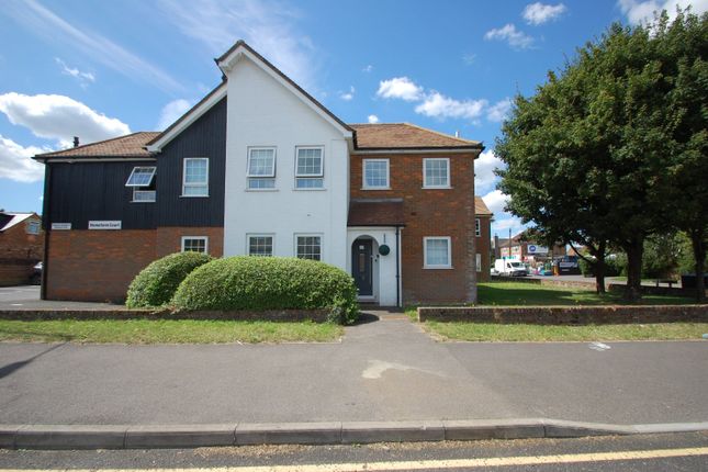 Thumbnail Flat for sale in Home Farm Court, Narcot Lane, Chalfont St. Giles