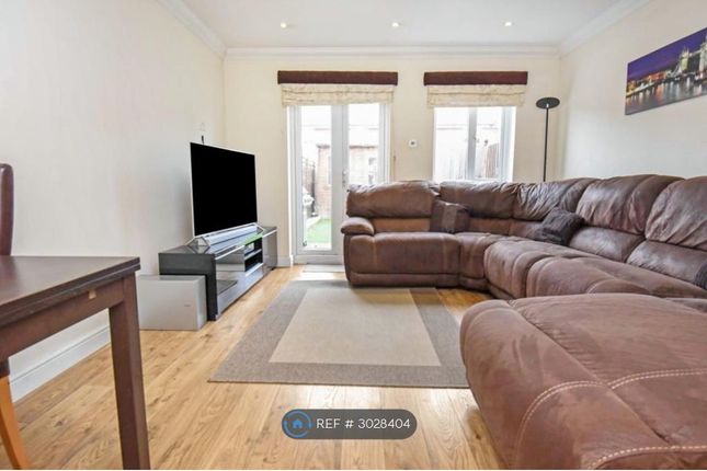 Foxglove Road, Rush Green, Romford photo 2