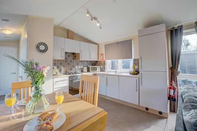 Mobile/park home for sale in Swainswood Luxury Lodges, Park Road, Overseal, Swadlincote