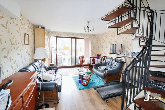 29, Blackthorn Drive, Leicester photo 2