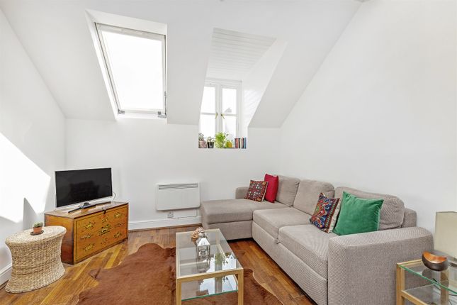 Flat 4, 23 Roland Gardens, London photo 4