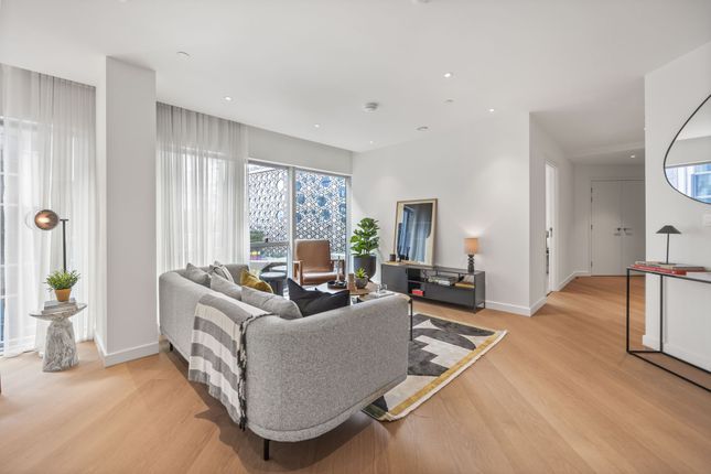 Thumbnail Flat for sale in Cutter Lane, London