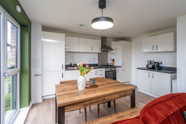 Flat 2, 8, Goldcrest Place, Edinburgh photo 2