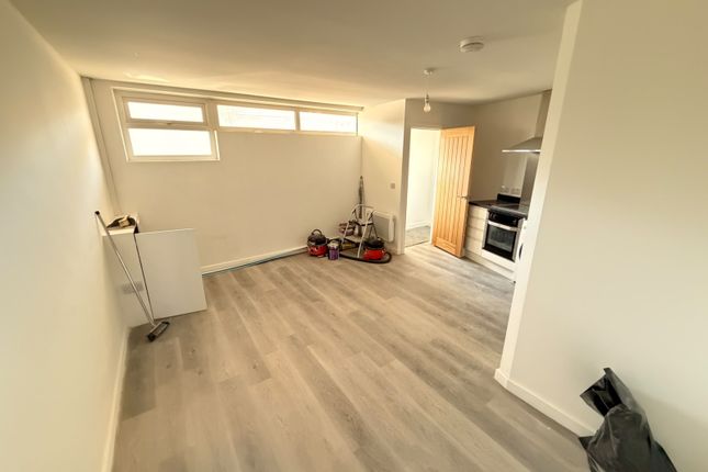Bottom Floor Flat, 66 Elm Grove, Hayling Island photo 2