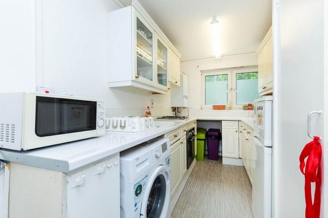 Flat to rent in Lindsey Mews, London