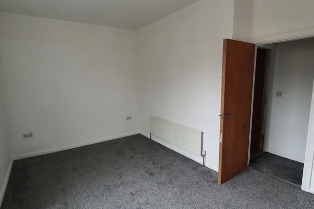 Terraced house to rent in Cambridge St, Bradford