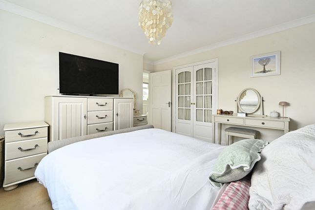 1 Chapel Road, Horley photo 3