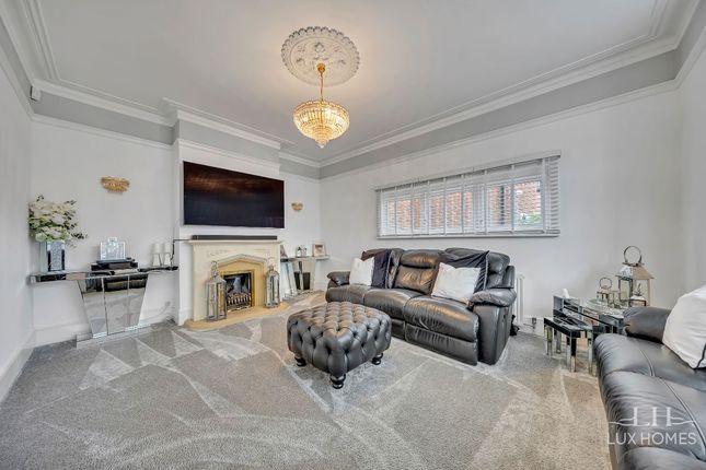 7 Walden Road, Hornchurch photo 2