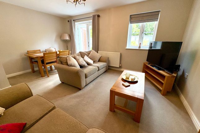 10, Field View Close, Leicester photo 2