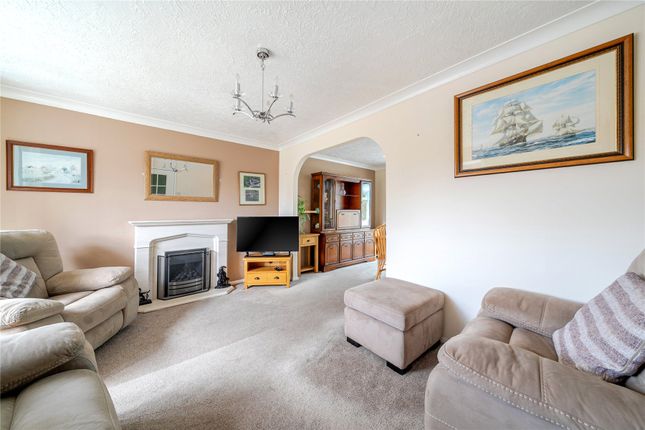 3, Royal Close, Alphington photo 4