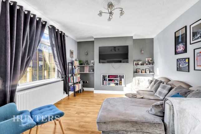 15, Whalley Avenue, Littleborough photo 2