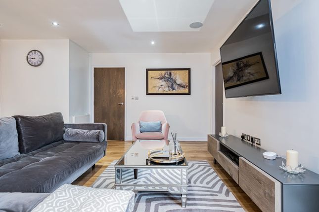 East Drive, London photo 2
