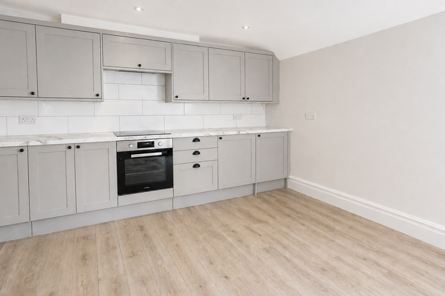 Flat 4, 90-92, Newland Street, Witham photo 2