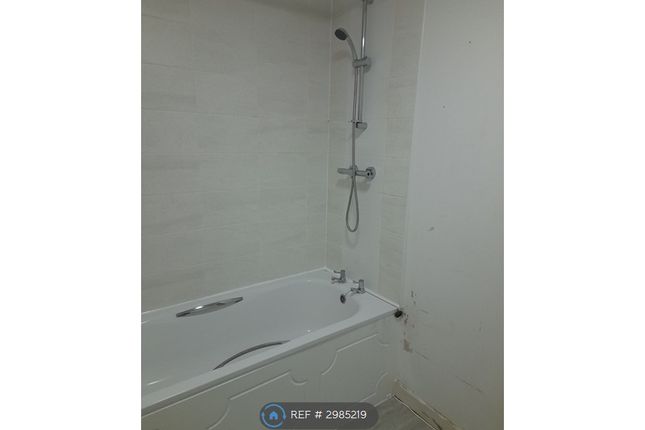 Apartment, Spinning Gate Barton Road, Urmston, Manchester photo 5
