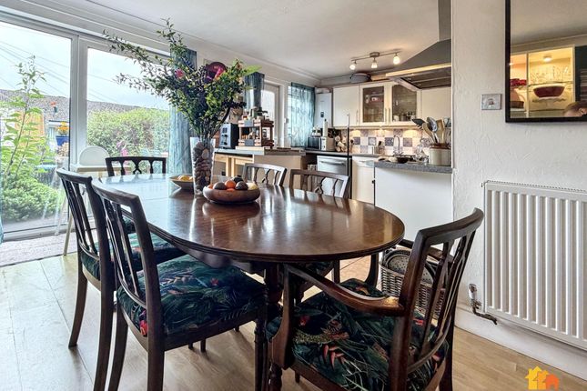 66 Five Acres, Chesham photo 3