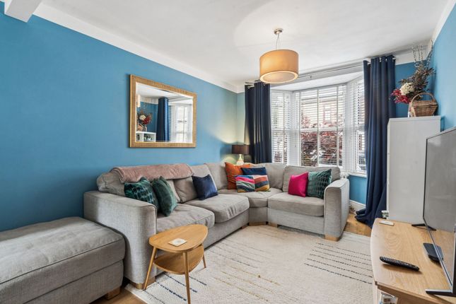 24 Elfrida Road, Watford photo 2