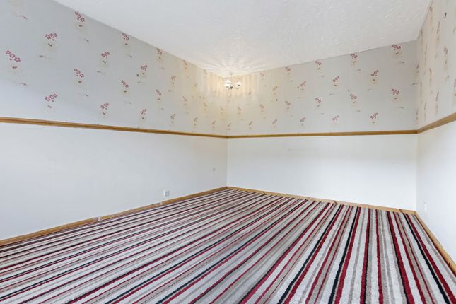 7 Cameron Path, Larkhall, Larkhall photo 3