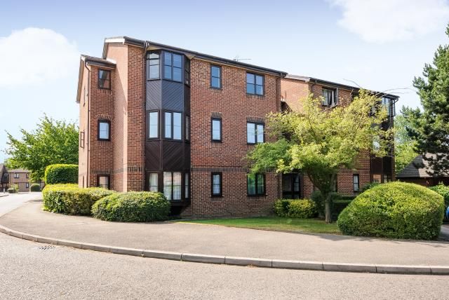 1-bed flat on 137, Poets Chase, Aylesbury, £155,000