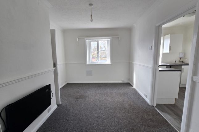 1-bed flat on Flat 3, 144 High Street, Ramsgate, £720/mo