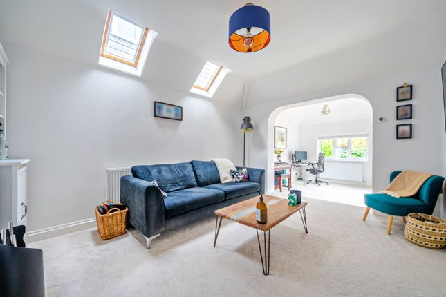9, Birch Road, Surrey photo 2