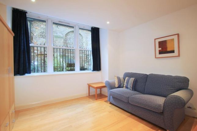 Flat 3, 43, Bartholomew Close, London photo 2