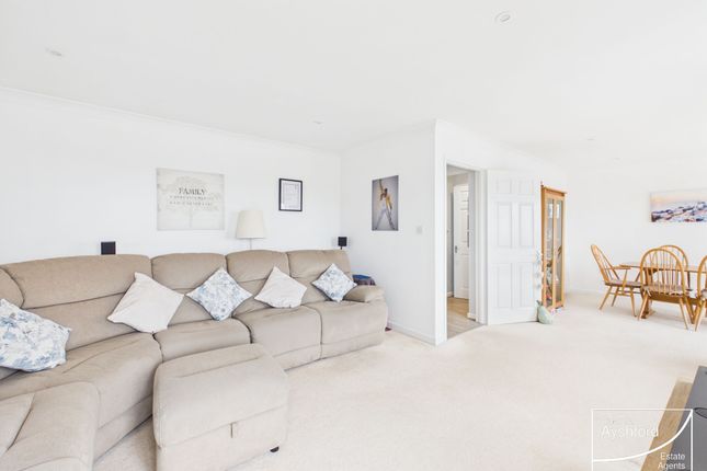 73 Dolphin Crescent, Paignton photo 4
